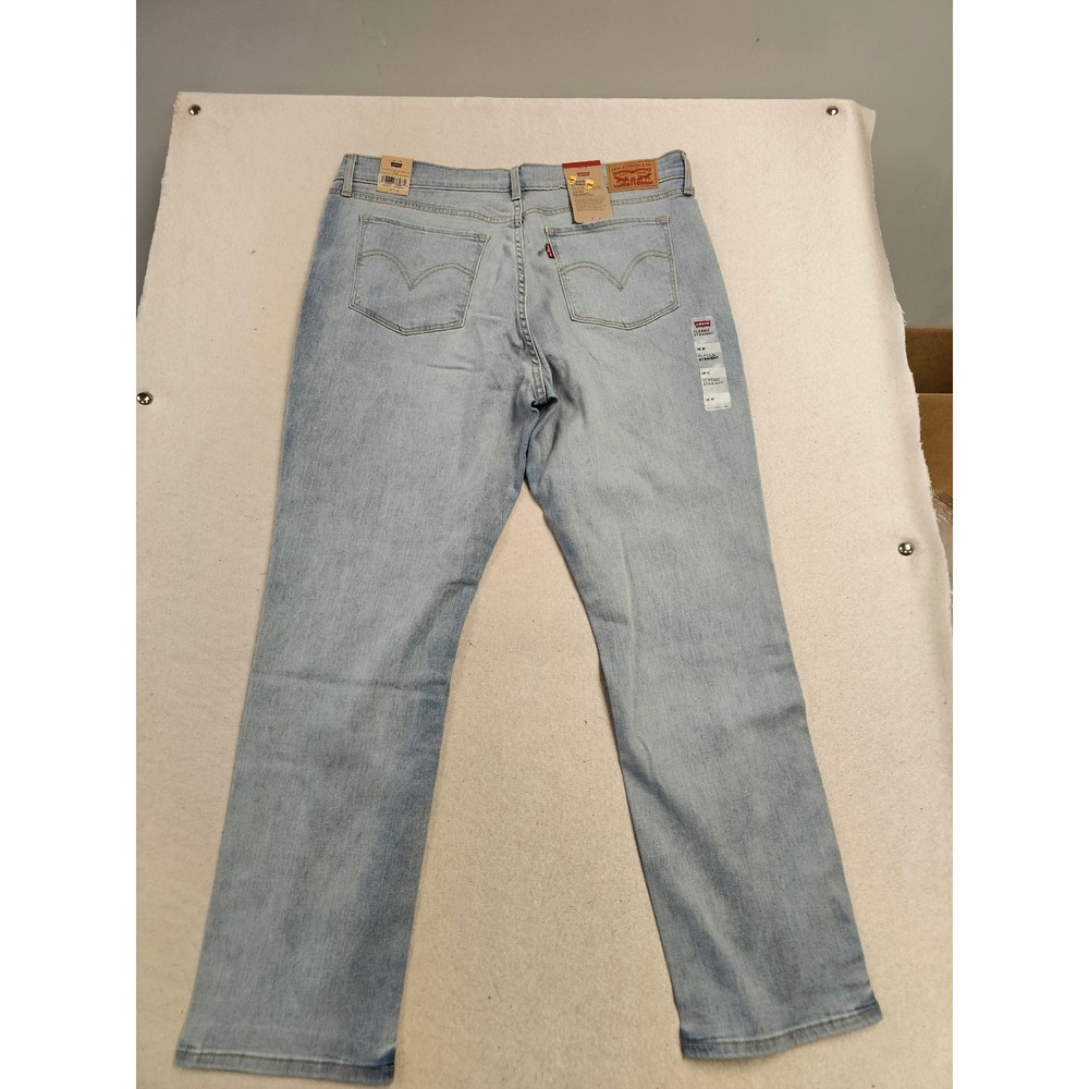 Levis Classic Straight‎ Jeans Womens 16M Light Wash Blue Denim 392500111 NWT